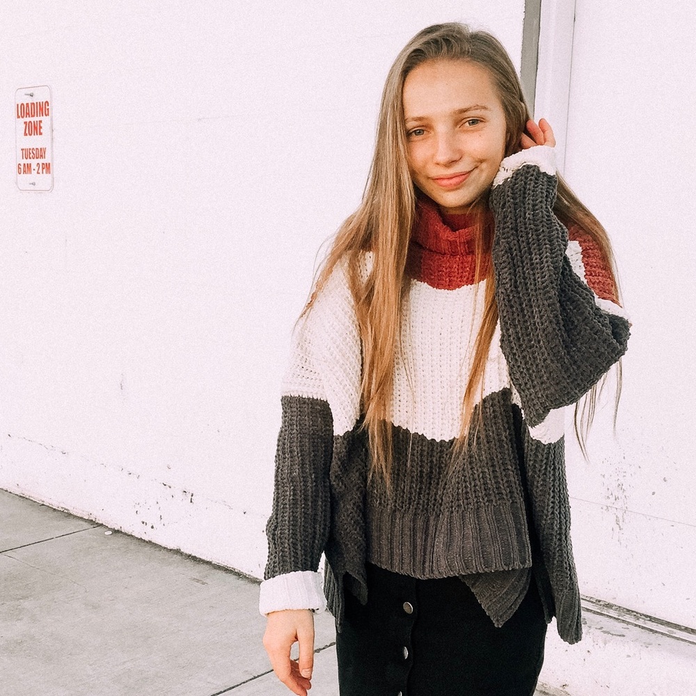 Only TWO LEFT! 💓 The ILONA Striped Block Sweater